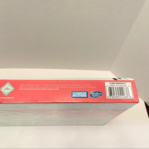 Monopoly Classic Ed Traditional Token Board Game - Picture 3 of 4